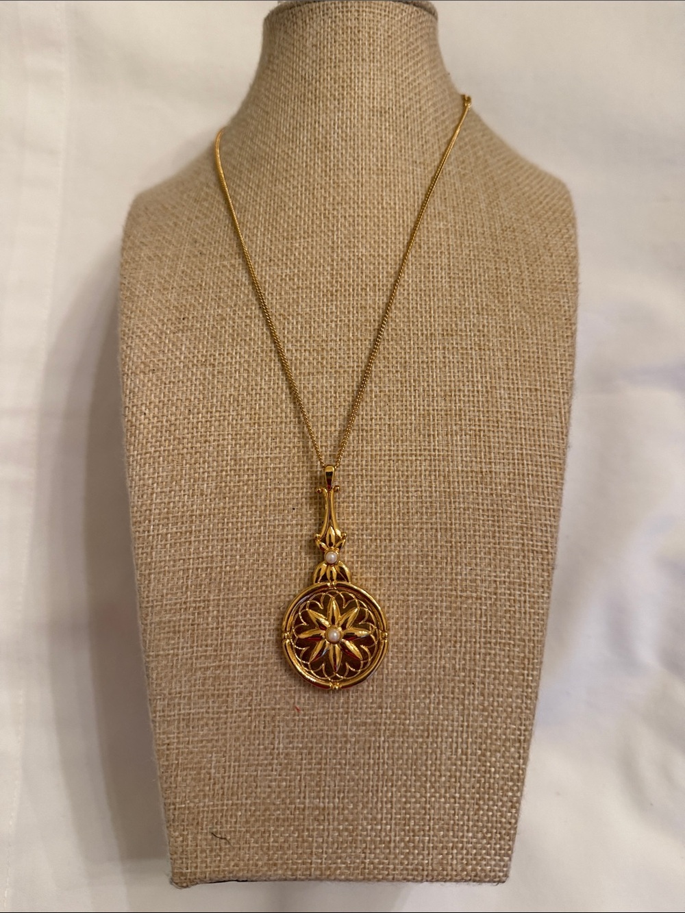 Gold Floral Pendant Necklace - Elegant Womenβs Jewelry